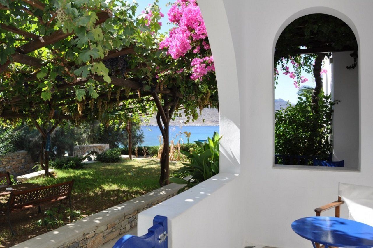 Levrossos Beach Apartments Eksteriør billede